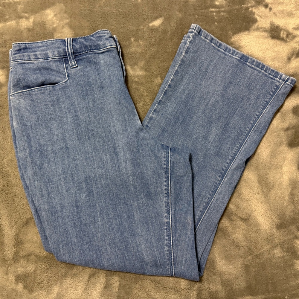 Susan Graver Stretch Denim Bootcut Classic Jeans Medium Blue Wash